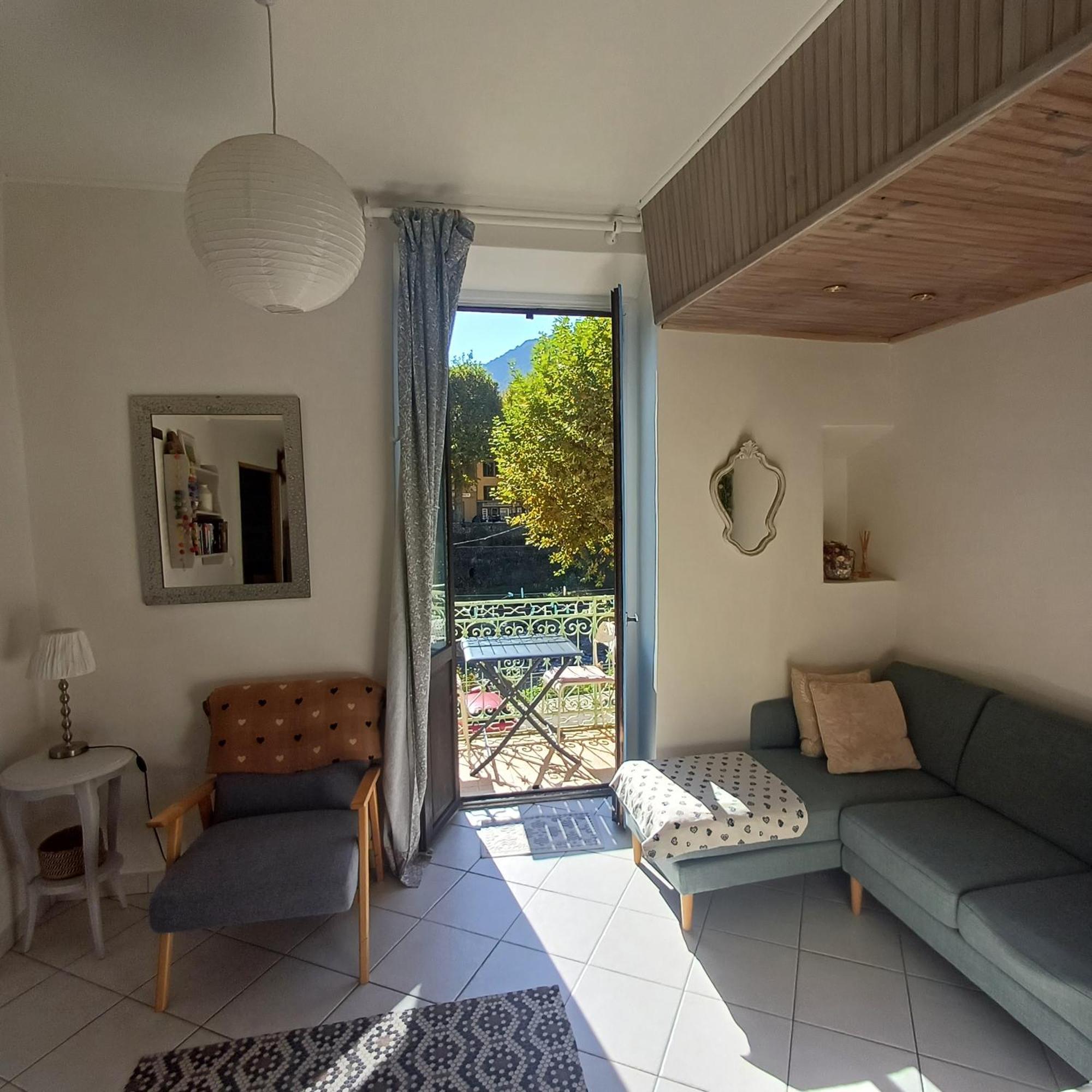 Riverside Apartment Sospel Rum bild